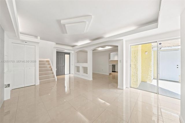 9674 Fontainebleau Blvd 28, Miami, FL 33172
