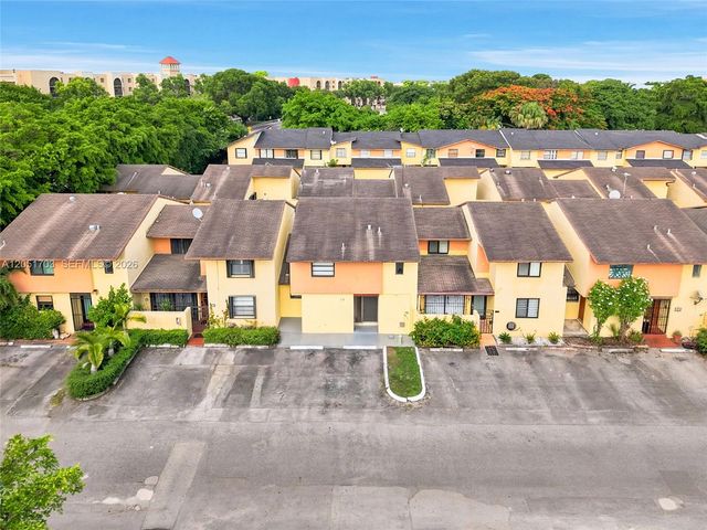 9674 Fontainebleau Blvd 28, Miami, FL 33172