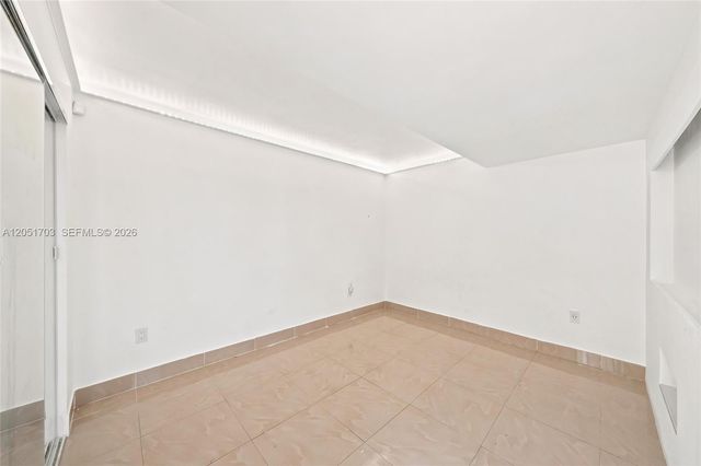 9674 Fontainebleau Blvd 28, Miami, FL 33172