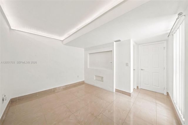 9674 Fontainebleau Blvd 28, Miami, FL 33172