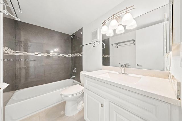 9674 Fontainebleau Blvd 28, Miami, FL 33172
