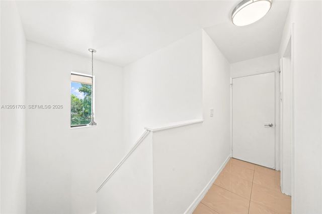 9674 Fontainebleau Blvd 28, Miami, FL 33172