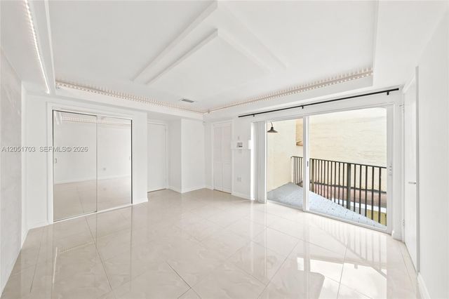 9674 Fontainebleau Blvd 28, Miami, FL 33172