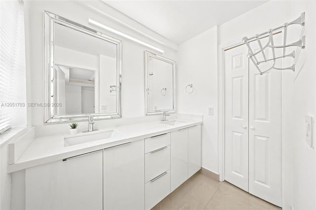 9674 Fontainebleau Blvd 28, Miami, FL 33172