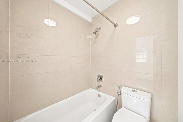 9674 Fontainebleau Blvd 28, Miami, FL 33172