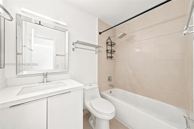9674 Fontainebleau Blvd 28, Miami, FL 33172