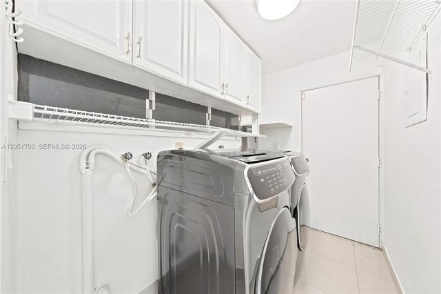 9674 Fontainebleau Blvd 28, Miami, FL 33172