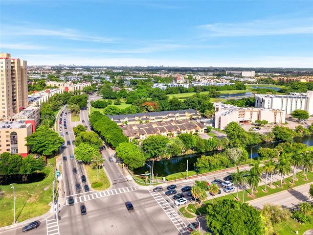 9674 Fontainebleau Blvd 28, Miami, FL 33172
