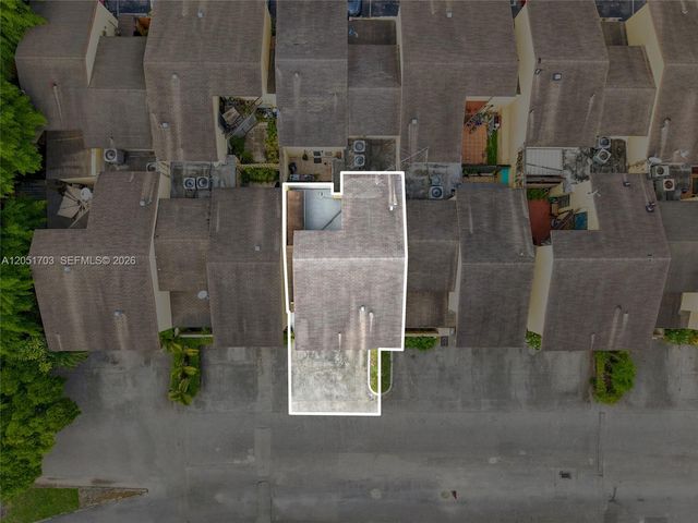 9674 Fontainebleau Blvd 28, Miami, FL 33172