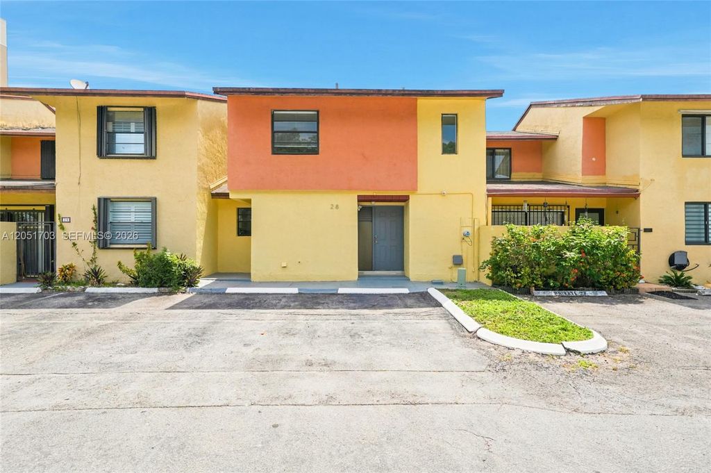 9674 Fontainebleau Blvd 28, Miami, FL 33172