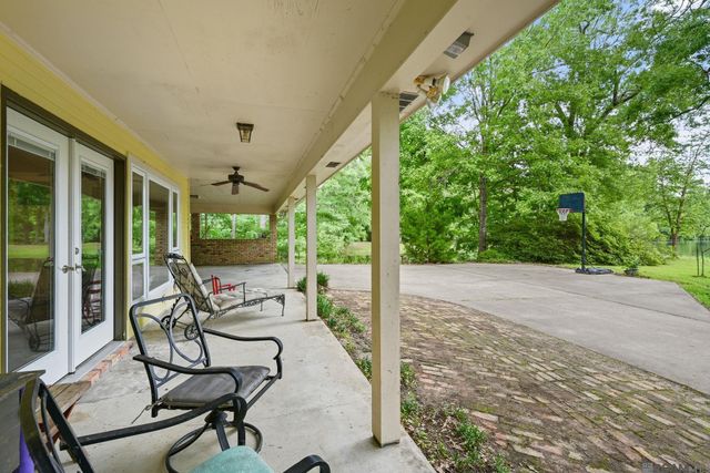 7042 Reed Rd, St Francisville, LA 70775
