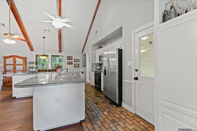 7042 Reed Rd, St Francisville, LA 70775