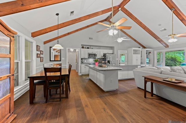 7042 Reed Rd, St Francisville, LA 70775