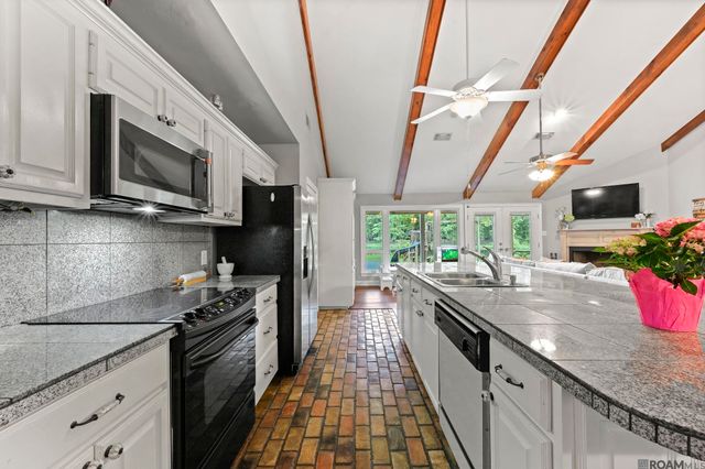 7042 Reed Rd, St Francisville, LA 70775