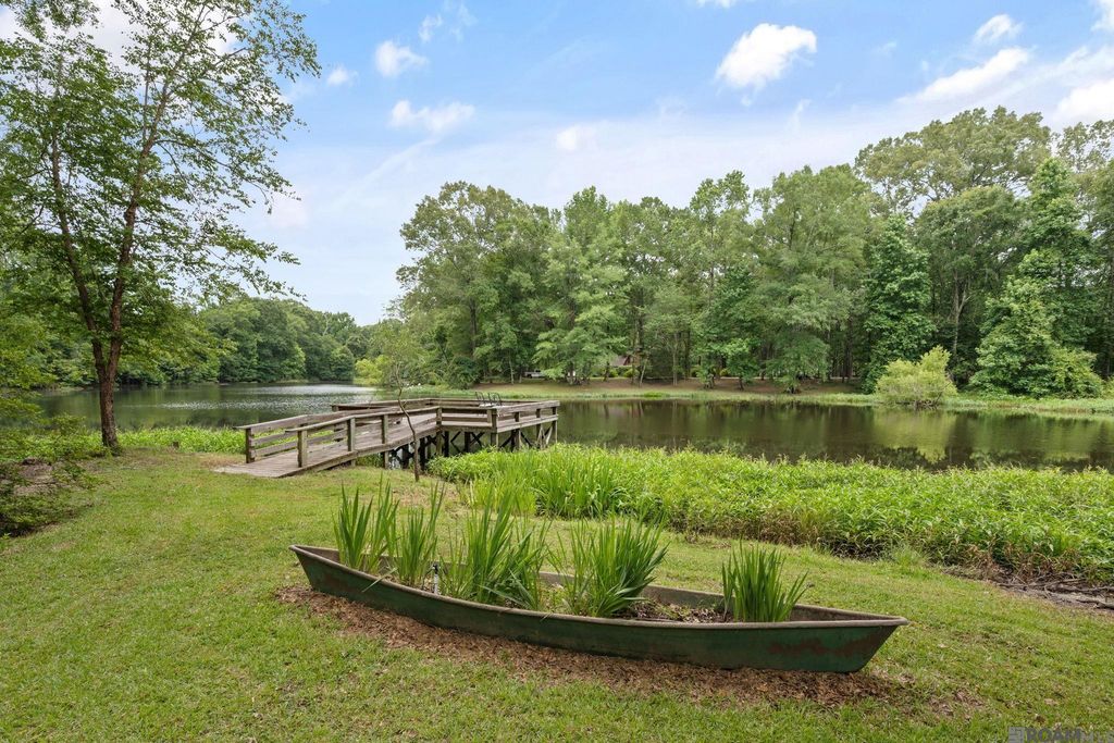 7042 Reed Rd, St Francisville, LA 70775