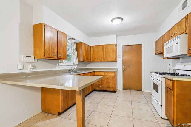 5702 Gabor, San Antonio, TX 78240