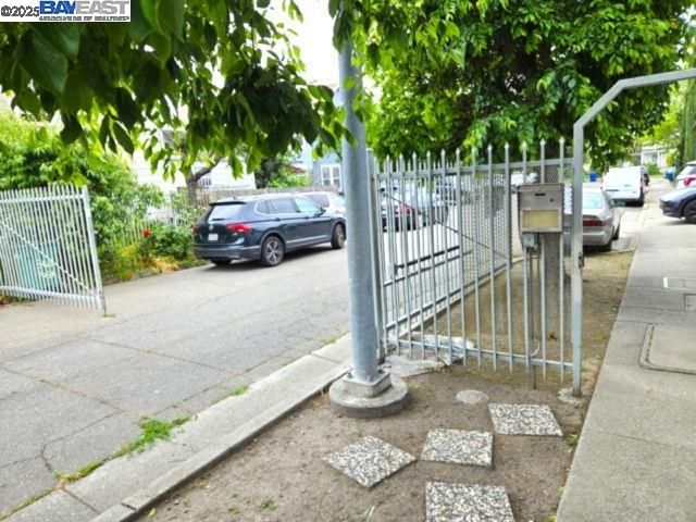 10468 West Court, Oakland, CA 94603