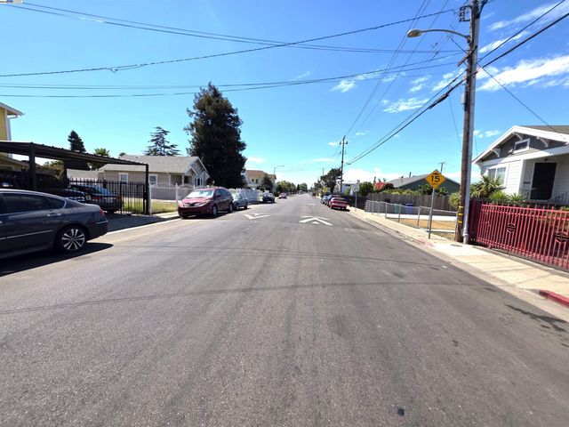 10468 West Court, Oakland, CA 94603