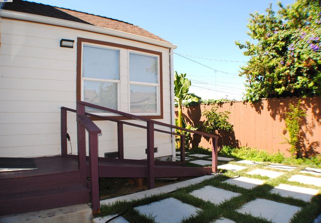 10468 West Court, Oakland, CA 94603