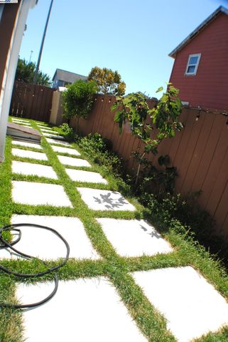 10468 West Court, Oakland, CA 94603