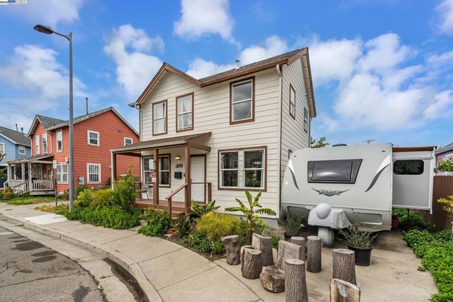 10468 West Court, Oakland, CA 94603