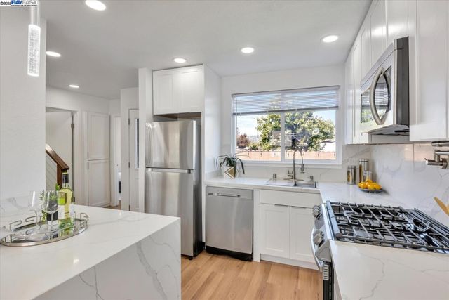 10468 West Court, Oakland, CA 94603