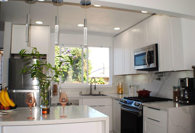 10468 West Court, Oakland, CA 94603