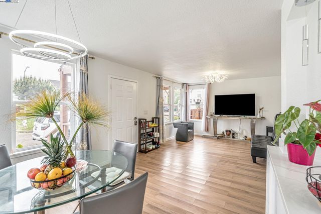 10468 West Court, Oakland, CA 94603