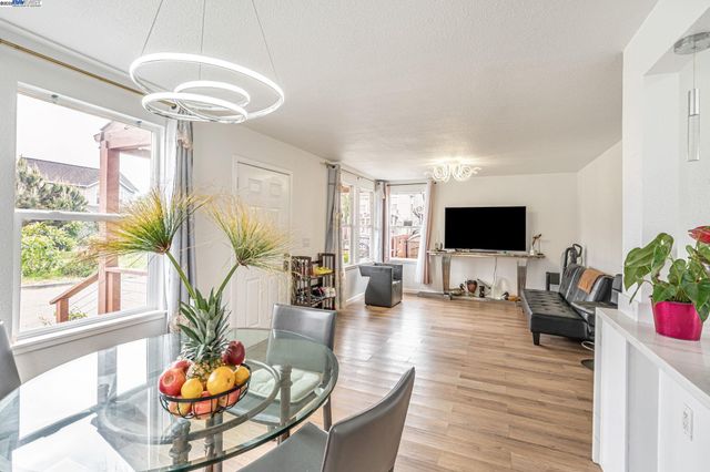 10468 West Court, Oakland, CA 94603