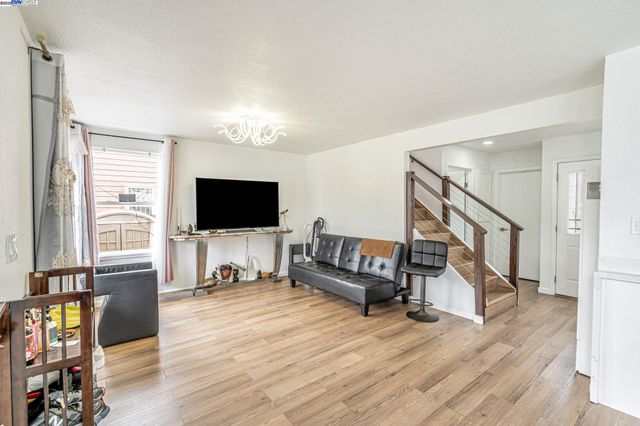 10468 West Court, Oakland, CA 94603