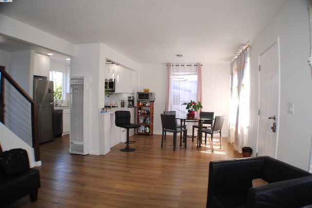 10468 West Court, Oakland, CA 94603