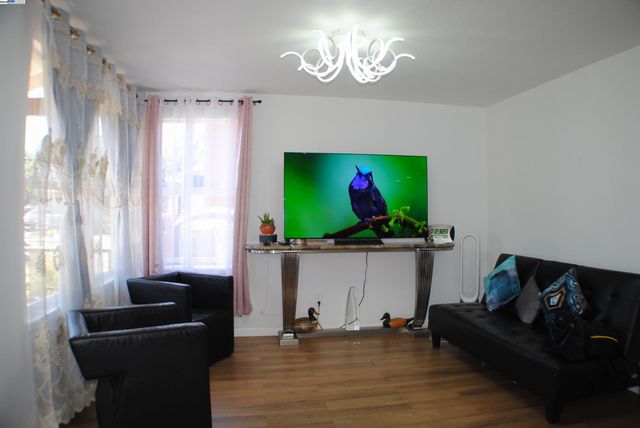 10468 West Court, Oakland, CA 94603