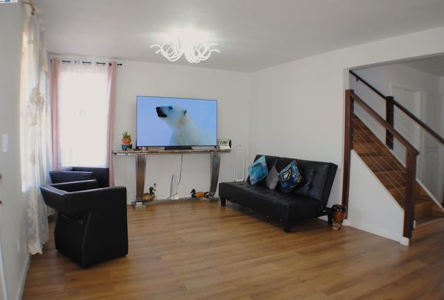 10468 West Court, Oakland, CA 94603