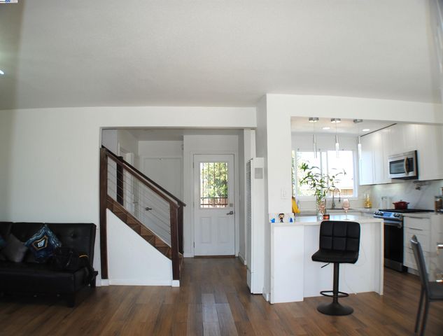 10468 West Court, Oakland, CA 94603