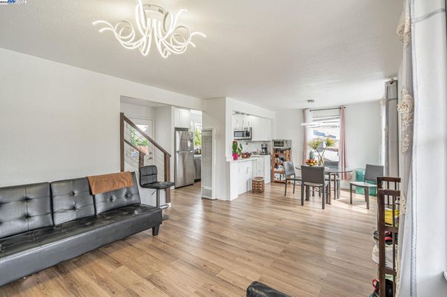 10468 West Court, Oakland, CA 94603