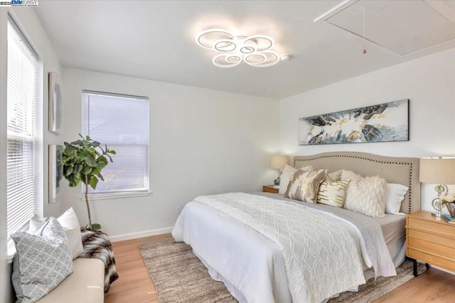 10468 West Court, Oakland, CA 94603