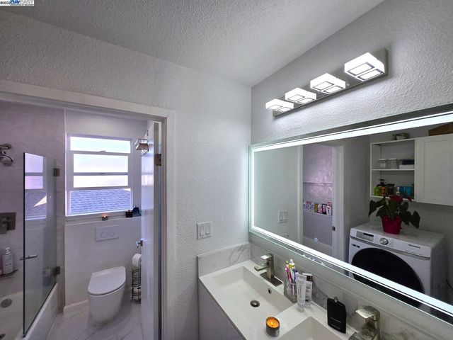 10468 West Court, Oakland, CA 94603