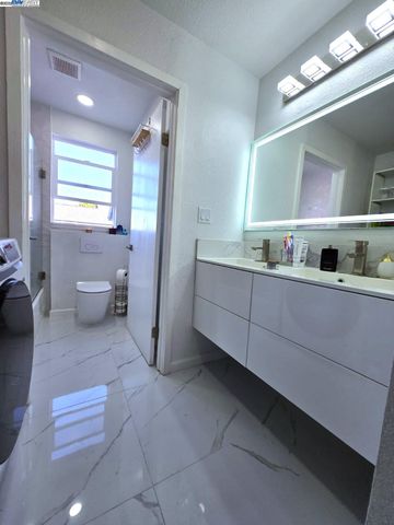 10468 West Court, Oakland, CA 94603