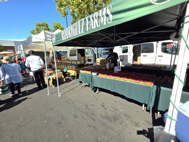 10468 West Court, Oakland, CA 94603