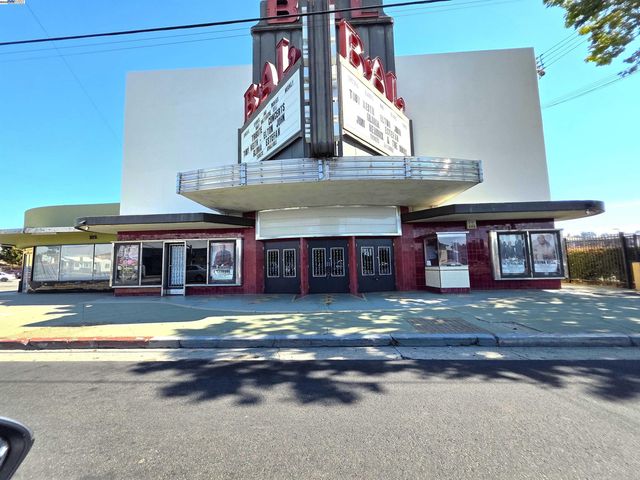 10468 West Court, Oakland, CA 94603