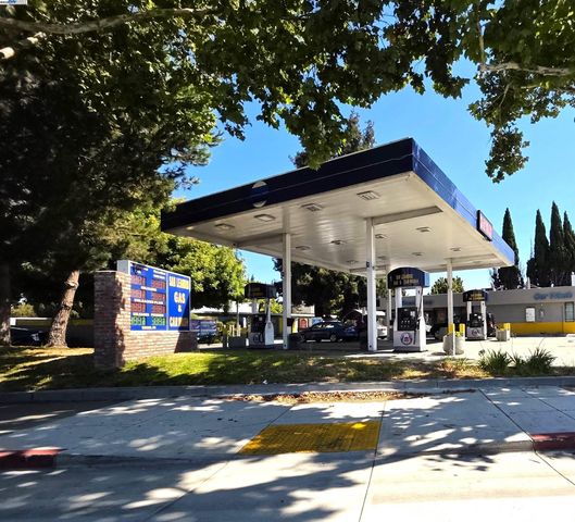 10468 West Court, Oakland, CA 94603