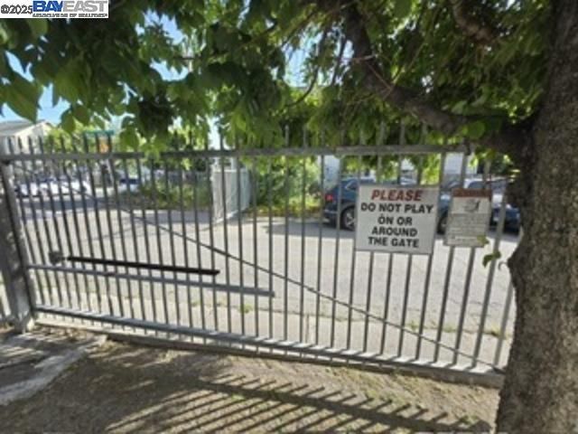 10468 West Court, Oakland, CA 94603