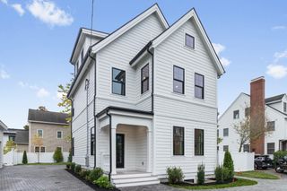 10 Central Ave 10, Newton, MA 02460