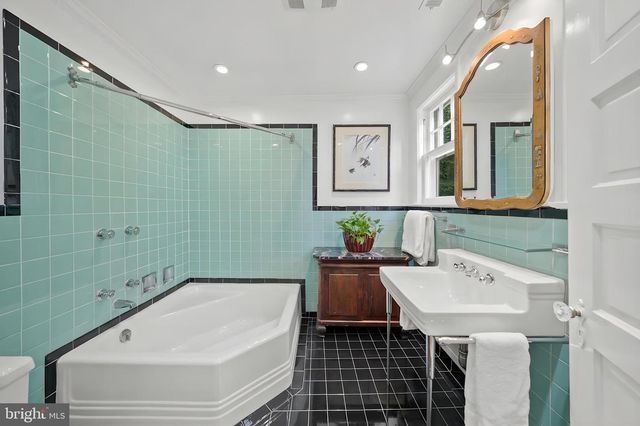 702 SLIGO CREEK PKWY, Takoma Park, MD 20912