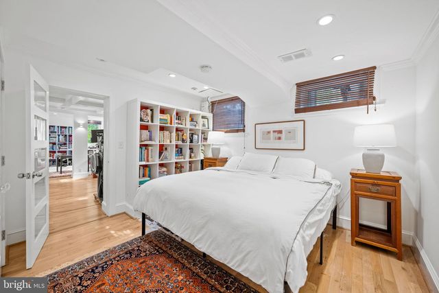 702 SLIGO CREEK PKWY, Takoma Park, MD 20912