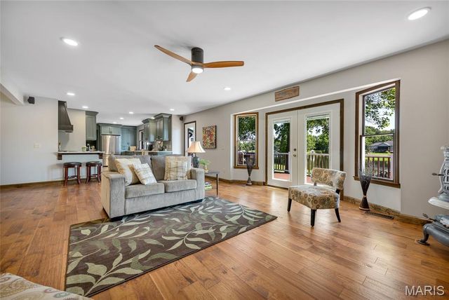 693 Boulevard De Cannes, Edwardsville, IL 62025
