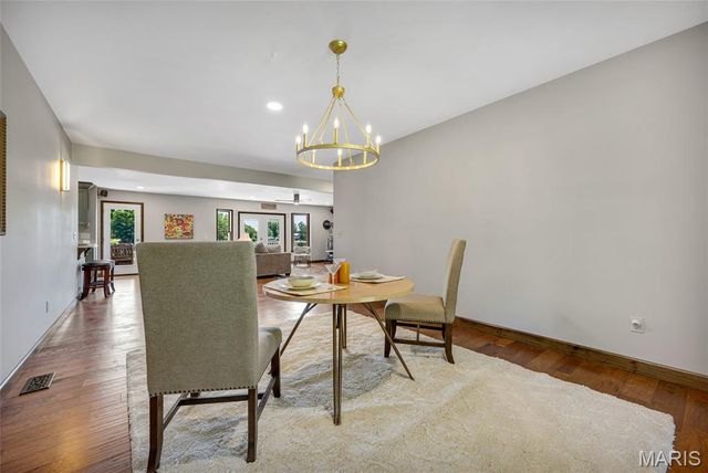 693 Boulevard De Cannes, Edwardsville, IL 62025