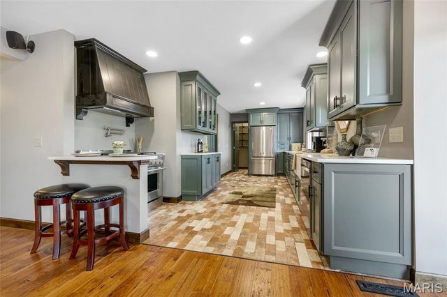 693 Boulevard De Cannes, Edwardsville, IL 62025