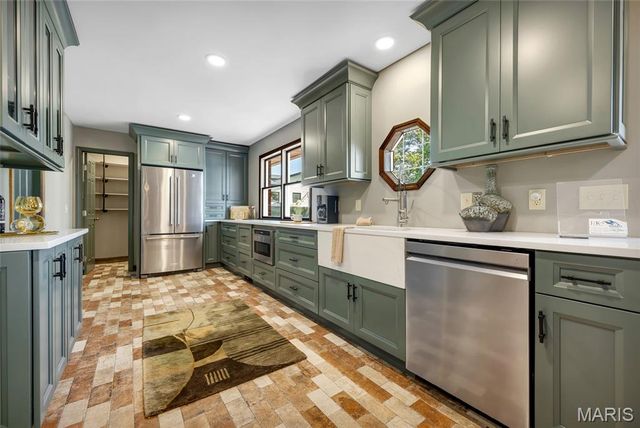 693 Boulevard De Cannes, Edwardsville, IL 62025