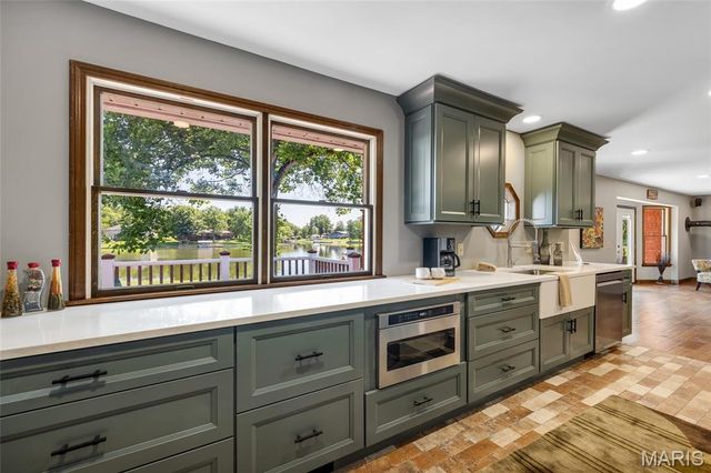 693 Boulevard De Cannes, Edwardsville, IL 62025